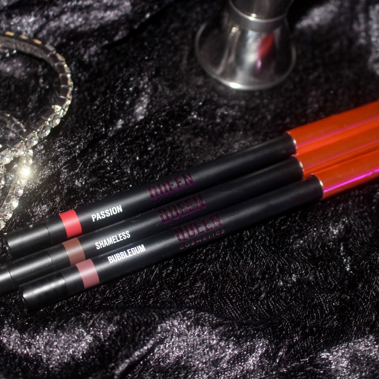 On Lock Lip Liners - Queen cosmetics 
