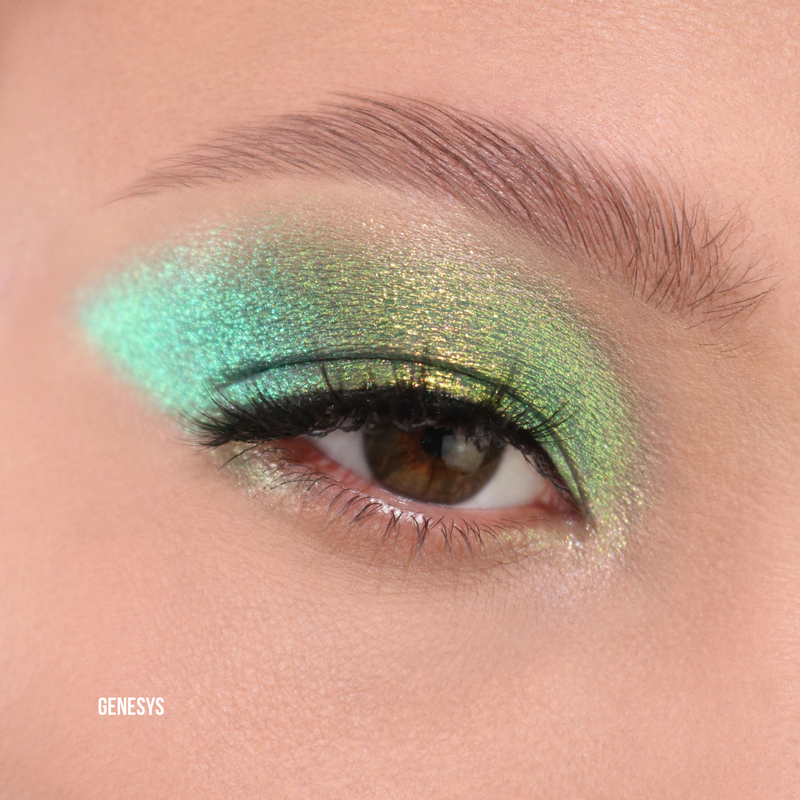 Multichrome eyeshadow trio